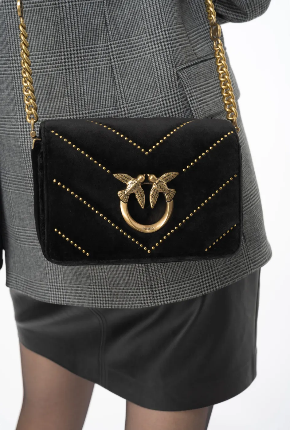 CLASSIC LOVE BAG CLICK IN VELVET WITH STUDS - black — фото 3