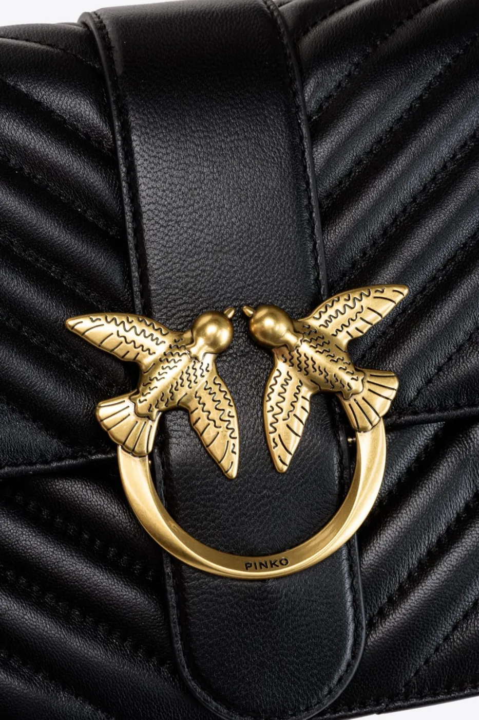 CLASSIC LOVE BAG ICON CHEVRON – black-antique gold — фото 4