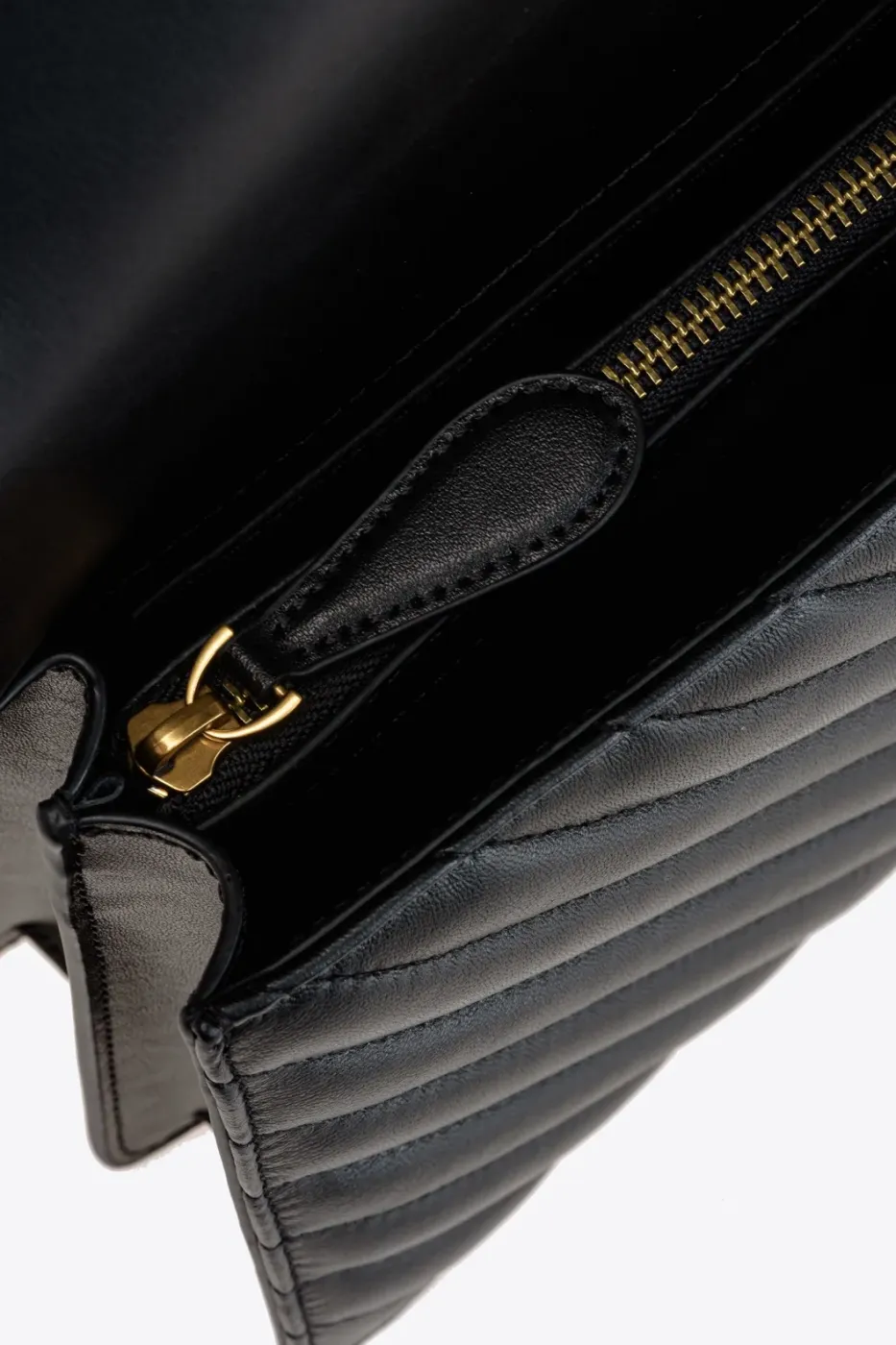 CLASSIC LOVE BAG ICON CHEVRON – black-antique gold — фото 5