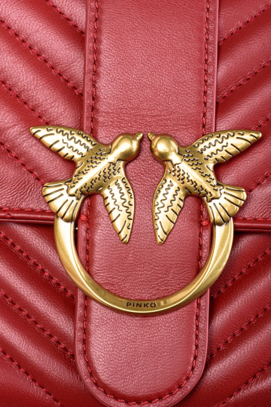 CLASSIC LOVE BAG ICON CHEVRON – ruby red-antique gold — фото 5