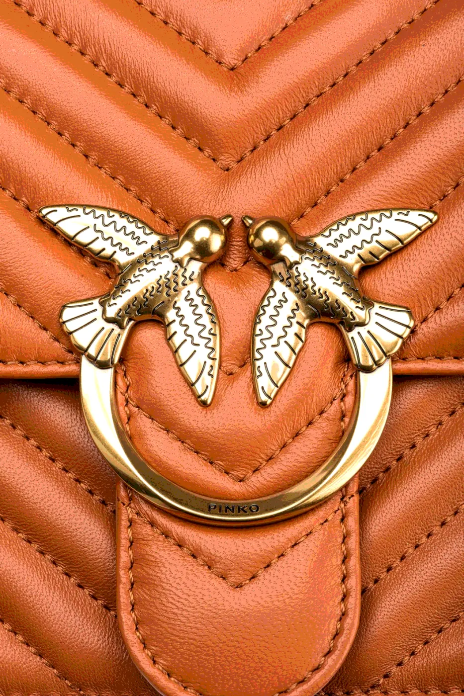 CLASSIC LOVE BAG ONE CHEVRON - cognac/antique gold — фото 4